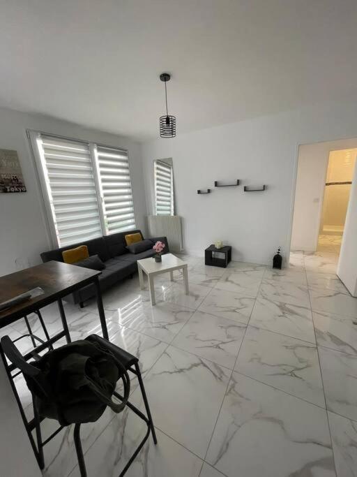 Appartement 2 Pieces, Salon Et Chambre, 44M2 Refait A Neuf Clichy Exterior foto